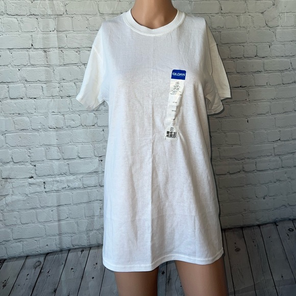 Gildan Other - BRAND NWT Gildan White shirt size S